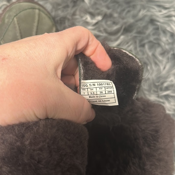 **SOLD ON EBAY**UGG Adirondack ll waterproof women’s green & brown snow boots - Picture 8 of 10